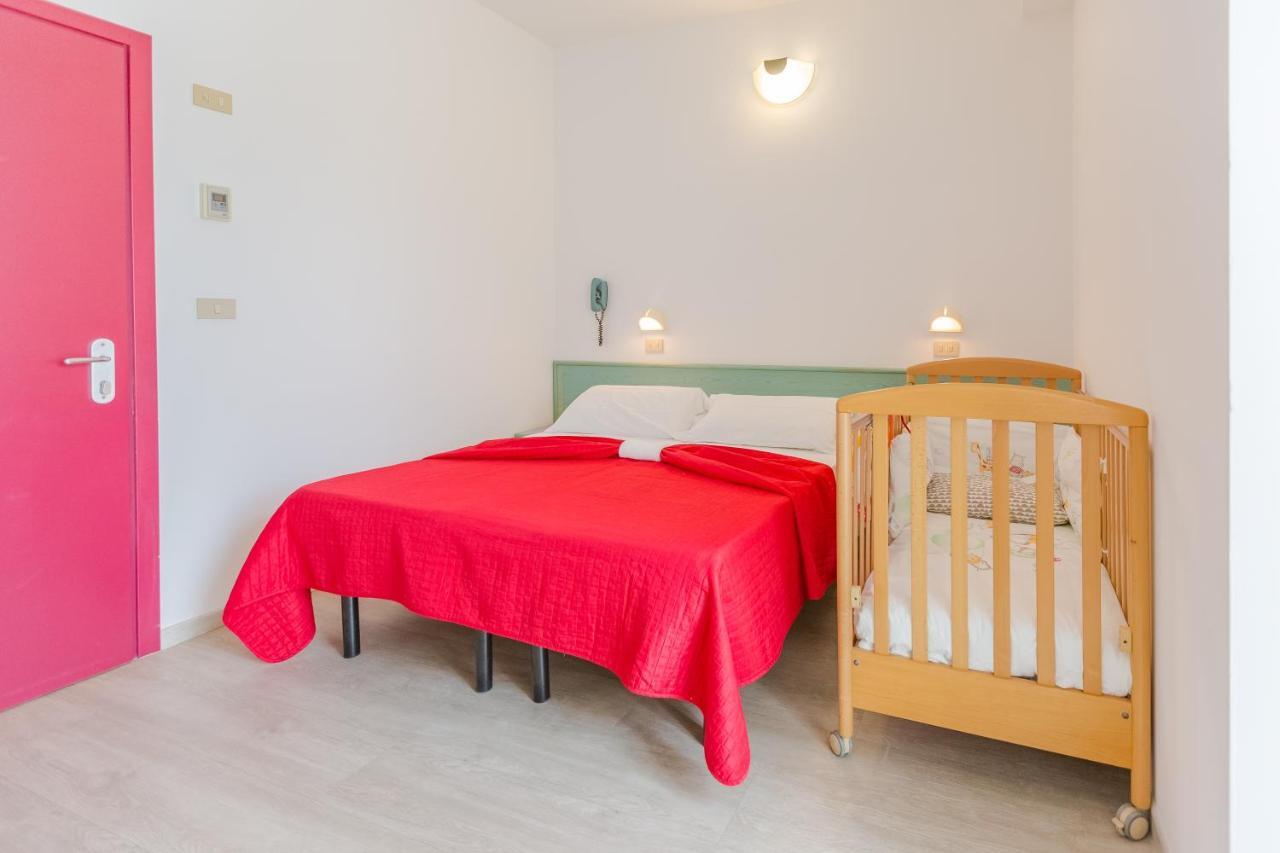 Hotel Eiffel Rimini Ngoại thất bức ảnh