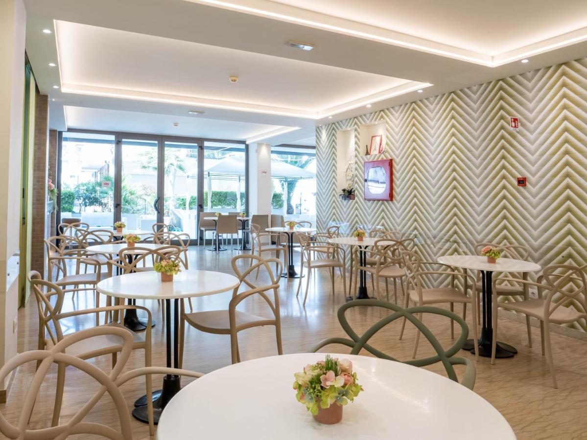 Hotel Eiffel Rimini Ngoại thất bức ảnh